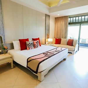 Grand Deluxe Round Trip Airport Transfer